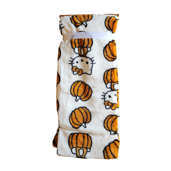 Hello Kitty Halloween 2024 50”x70” Plush Blanket Pumpkin Throw Faux Fur - Picture 6 of 9